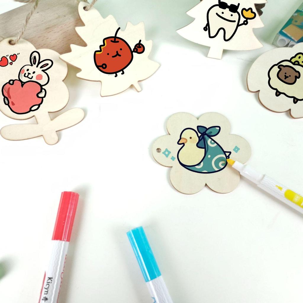 Children's DIY Wishing Tags: Cartoon Ornaments for Painting - Blank Wooden Tags with Hemp Rope for Christmas or Arbor Day.