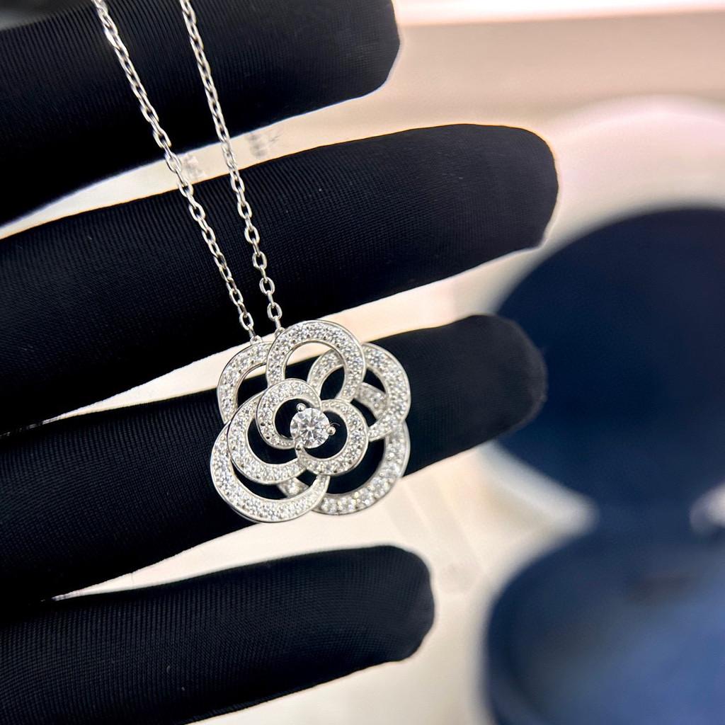 Hollow out large camellia necklace with high-end inlaid temperament and three-dimensional petal shaped electroplated thick gold