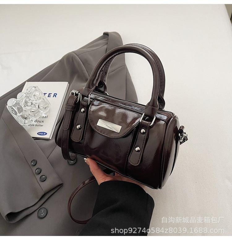 Going Out Handbag 2025 Autumn and Winter New Niche Design Boston Pillow Bag Fashion Crossbody Foreign Style Shoulder Bag