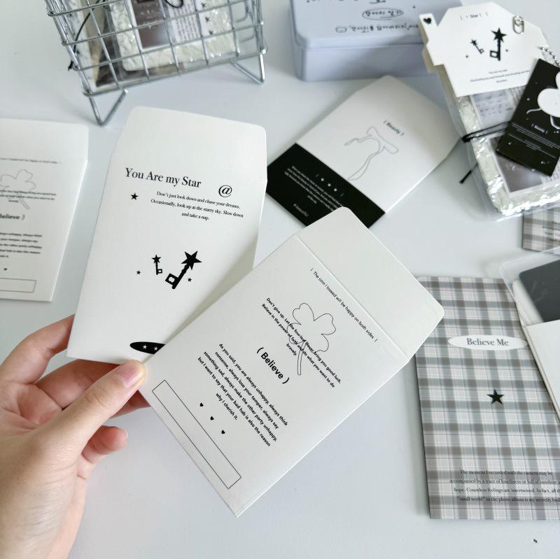 Stylish Small Kraft Paper Envelope for High-Value Card Protection and Packaging