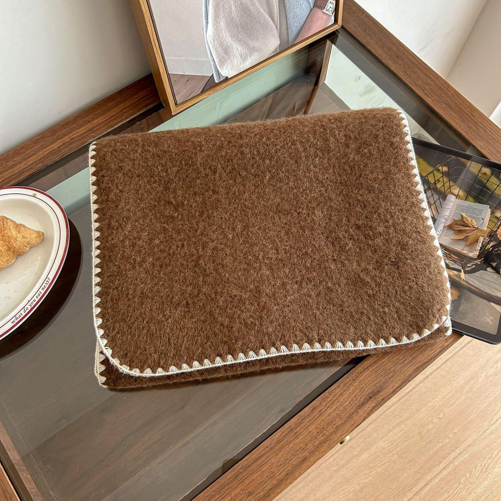 2024 Luxurious Women's Solid Color Wool Scarf with Triangle Needle-Lock Edge