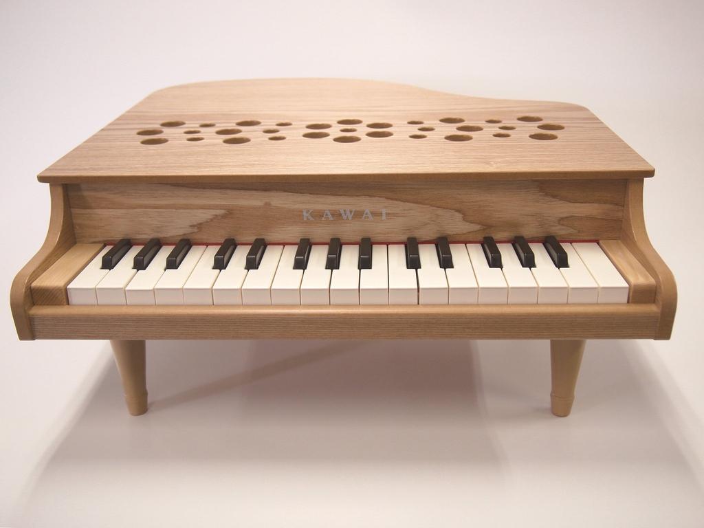 Kawai Musical Instruments Manufacturing KAWAI Mini Piano Natural P-32