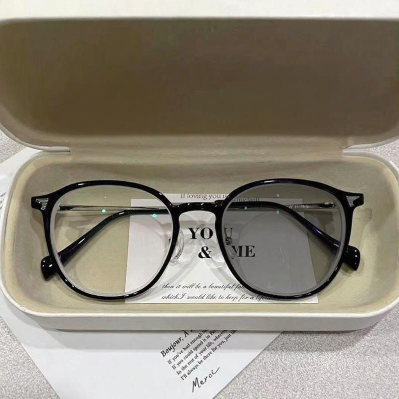 Fashionable Large Frame Circular Photochromic Myopia Glasses Men's and Women's Retro High-definition Anti Blue Light Glasses