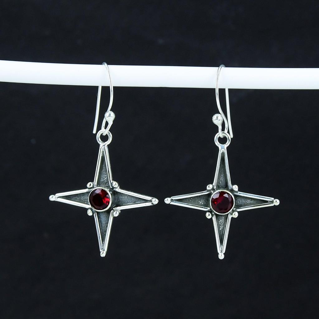 Zarte Ohrringe mit roten Granat-Edelsteinen in Sternform, 925 Sterlingsilber-Ohrringe, handgefertigter Boho-Silberschmuck, baumelnde Ohrringe, Jubiläumsgeschenk
