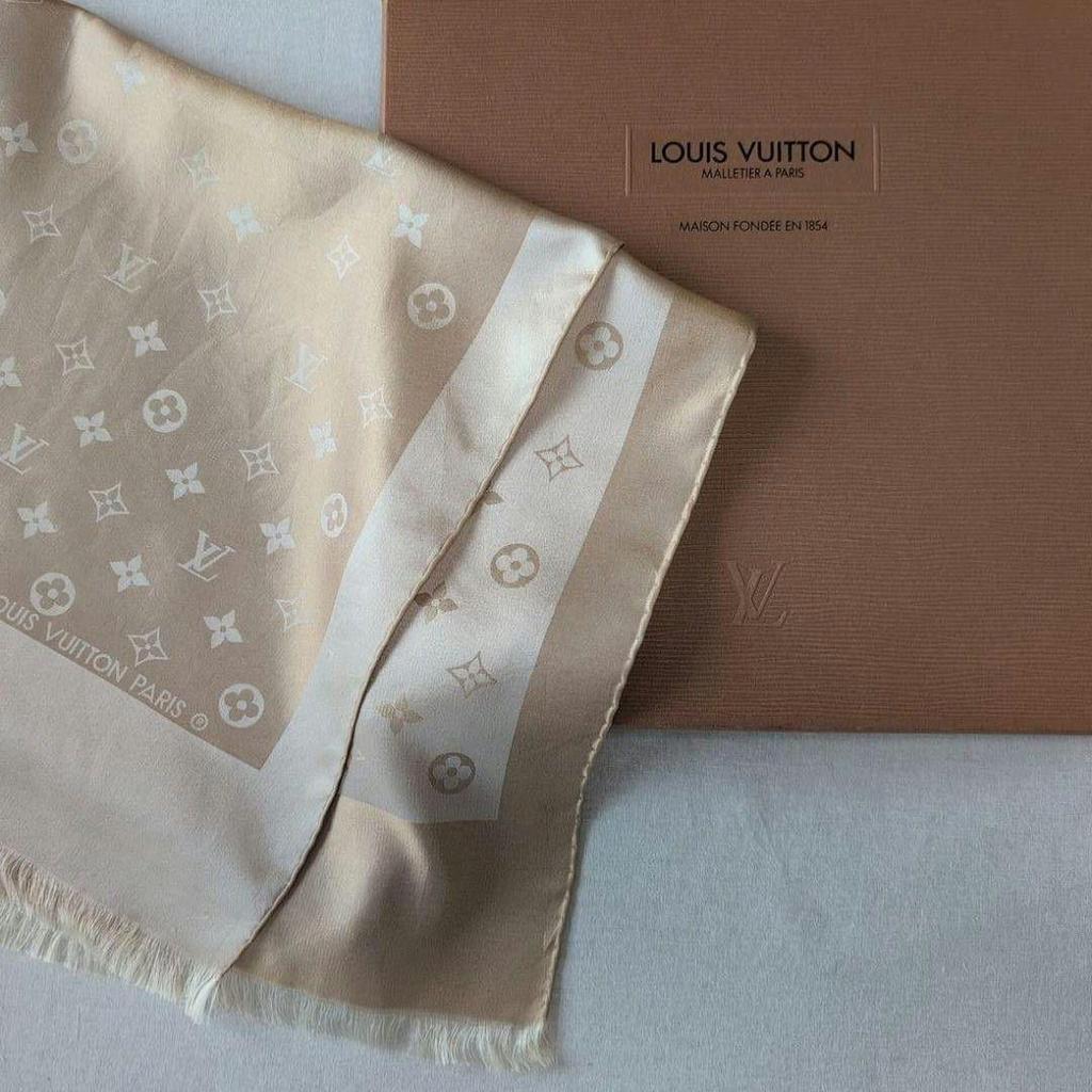 Б/у шелковый платок Louis Vuitton Monogram с бахромой и коробкой 875