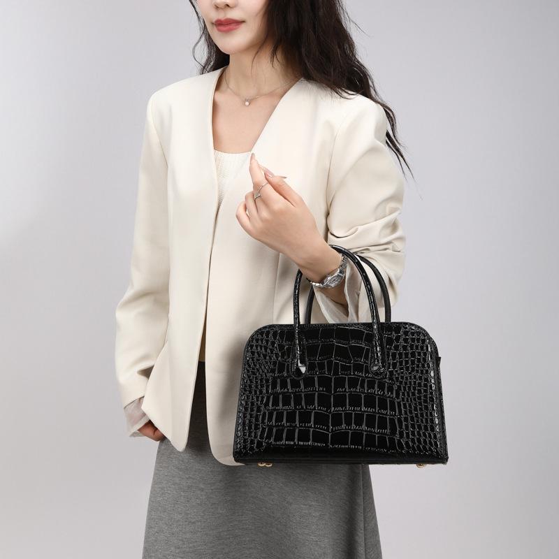Sac Cabas Commuter en Cuir de Vachette Texture Crocodile 2026: Sac à main grande capacité à texture rétro.