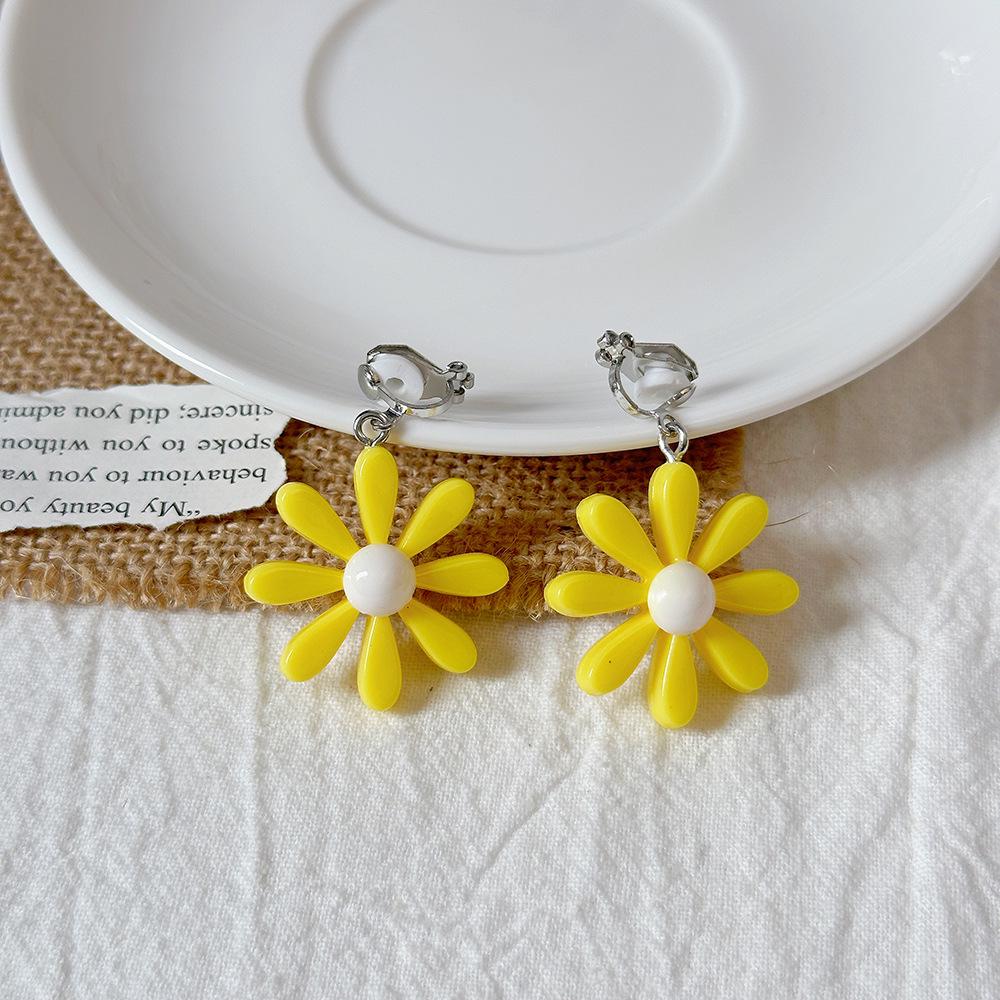Korean Xiaoxiang Love Heart Earrings: High-End Summer Sweet Design with Niche Oil Drop Accents