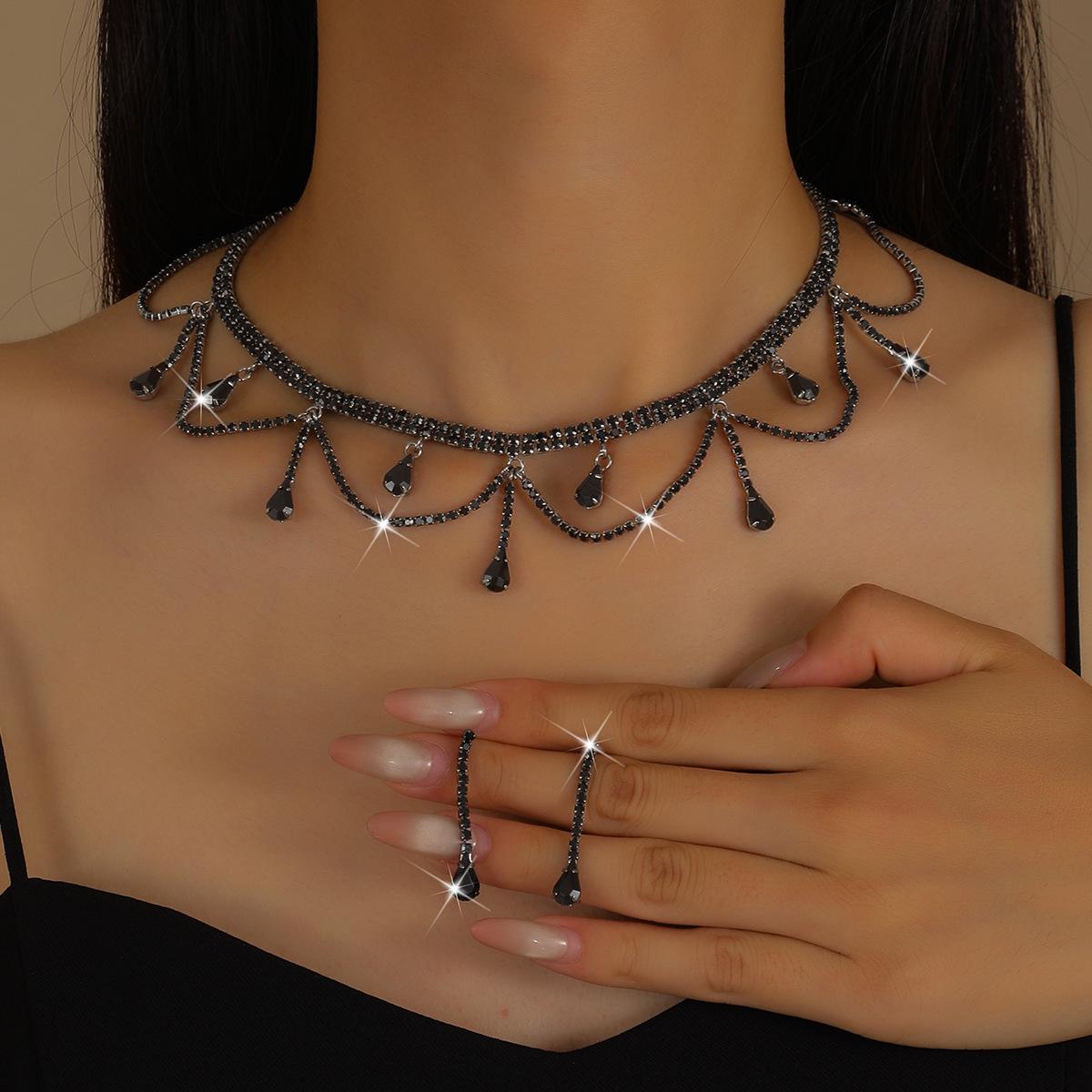 2026 Clavicle Chain Light Luxury Niche Neck Chain Wedding Dress Accessories Women s Water Drops Fringed Rhinestone Necklace Earrings Double 45CM