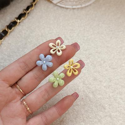 Spray Paint Contrasting Color Flower Stud Earrings Simple and Sweet Small Fresh Earrings Fashionable Summer Asymmetrical Design Earrings