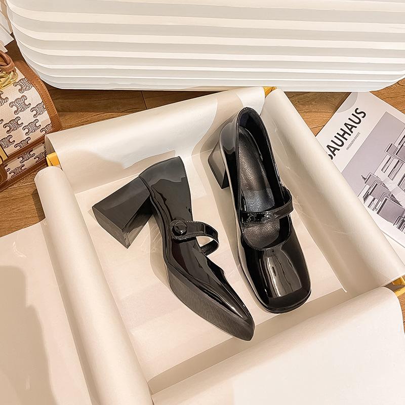 Mrs. Daisy~! New Square Head French Patent Leather One-word Buckle Thick Heel Mary Jane Shoes Girls High Heel Single Shoes