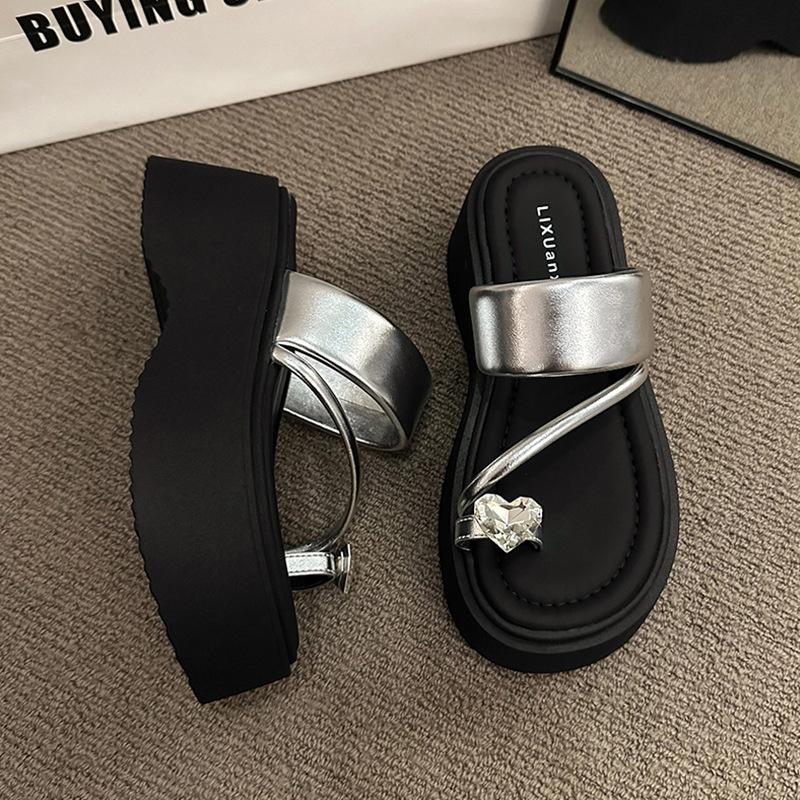 2025 new cool slippers women's summer wear thick-soled heightening casual with skirts versatile fashion seaside sandals