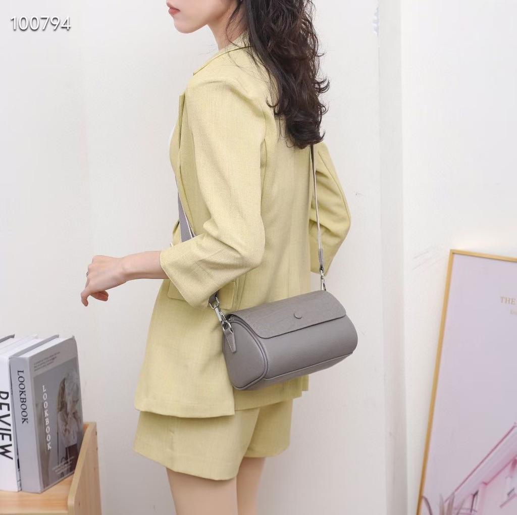 Bags women's autumn and winter new women's bags messenger bags fashion leather small bags fashion versatile niche shoulder bags tide