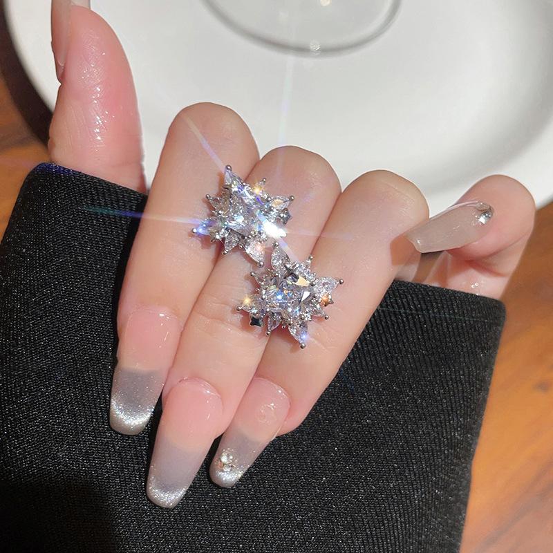 Super sparkling zircon star stud earrings cold wind versatile earrings fashion temperament earrings