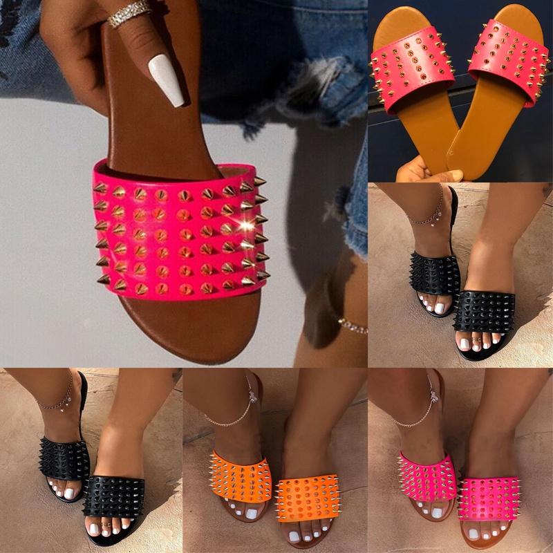 Stylish Women Sandals Casual Flat Rivet Design Slip-on Beach Shoes For Comfort
