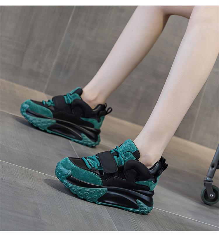 2024 Herbst und Winter Neue Damenschuhe Studentin Koreanischer Stil Dicke Sohle Vielseitige High-Top-Schuhe Lässige Mode-Sneakers