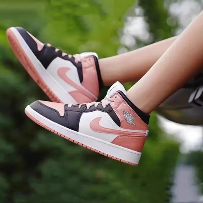 Air Jordan 1 Mid GS Hvit Lys Madderrot Barnesneakers Svart DM9077-108
