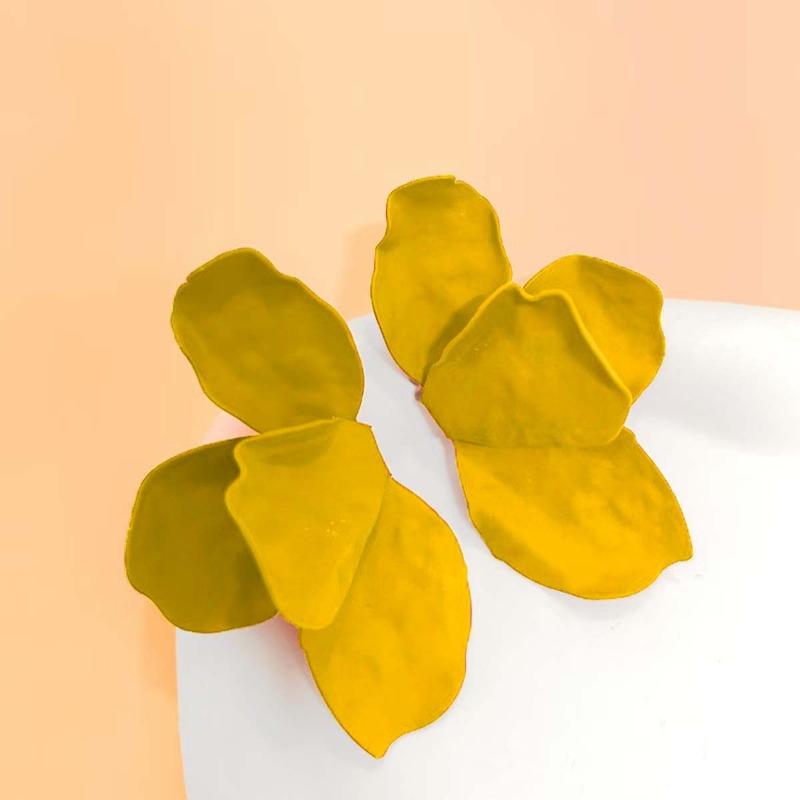 Fashion Exaggerated Small Fresh Rose Flower Earrings Femininity Retro Star Petals