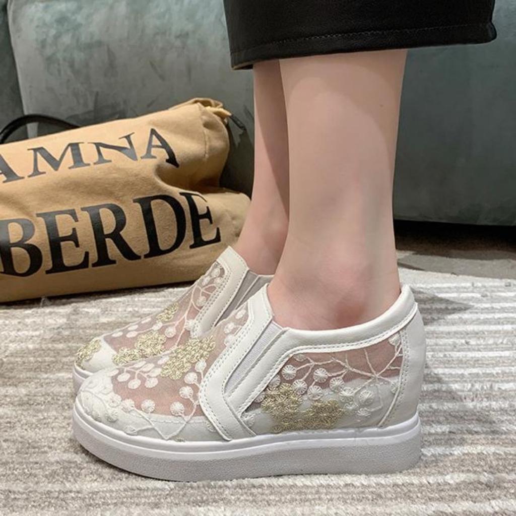 Jaro a léto Nové vnitřní Vyvýšené Malé Bílé Boty Duté Vyšívané Prodyšné Dámské Boty Síťované Boty Běžné Single Boty