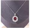 Europäisches und amerikanisches Retro Hof-Eiförmiges Rubin-Schmuckset mit 3-Karat Taubenblutrotem Zucht-Rubin in S925 Silber.