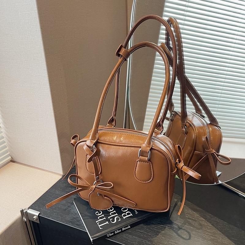 Premium Retro Small Square Bag Women's New Autumn and Winter Versatile Butterfly Shoulder Underarm Bag Commuter Bag