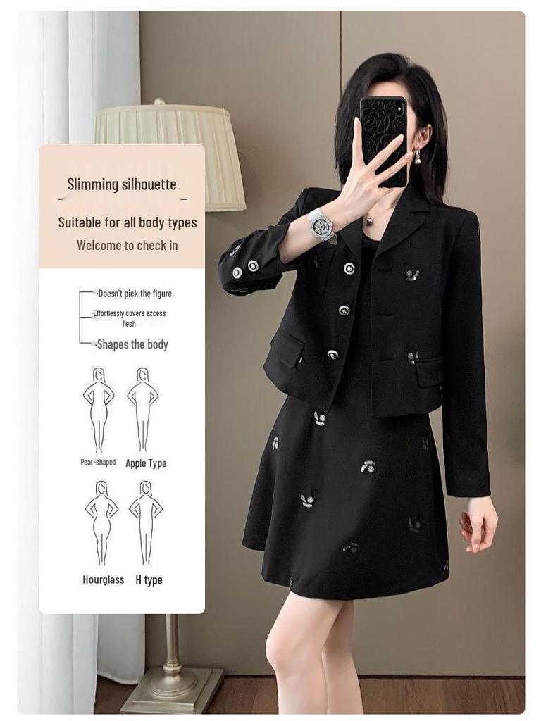 Ținută Elegantă de Toamnă Brodată: Set Rochie cu Vestă și Jachetă Modelatoare