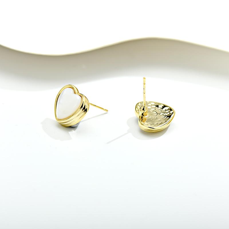 Elegant French Shell Heart Earrings - Lightweight, Stylish, Versatile Daily Wear for Women