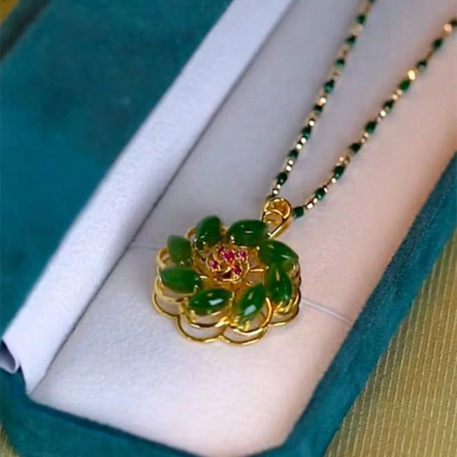 Green Flower Zirconia Pendant Necklace  Perfect For Women's Daily Commuting, Valentine's Day, Christmas Parties,