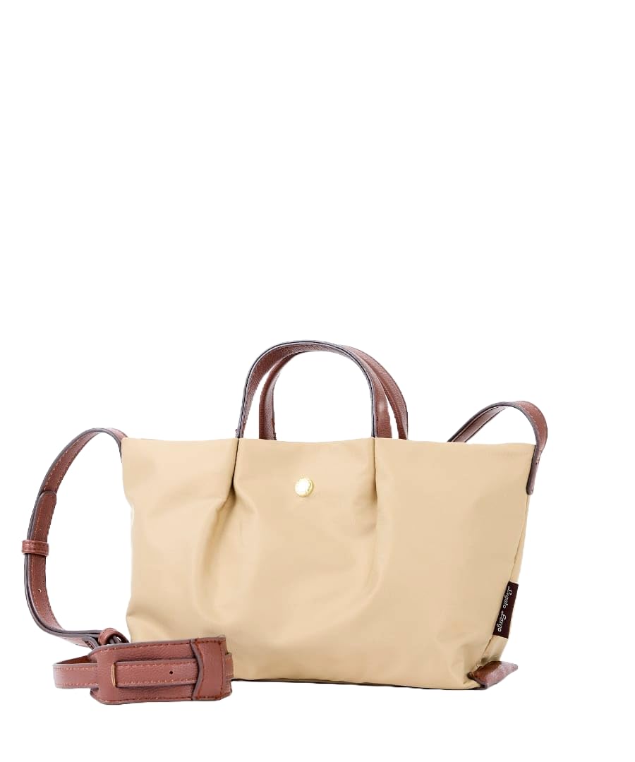 Comfortable shoulder bag with shoulder pad and open water-repellent pocket.