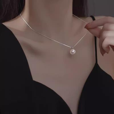 Small Light Bulb Single Pearl Necklace Women's Niche Design Sense Exquisite Collarbone Chain