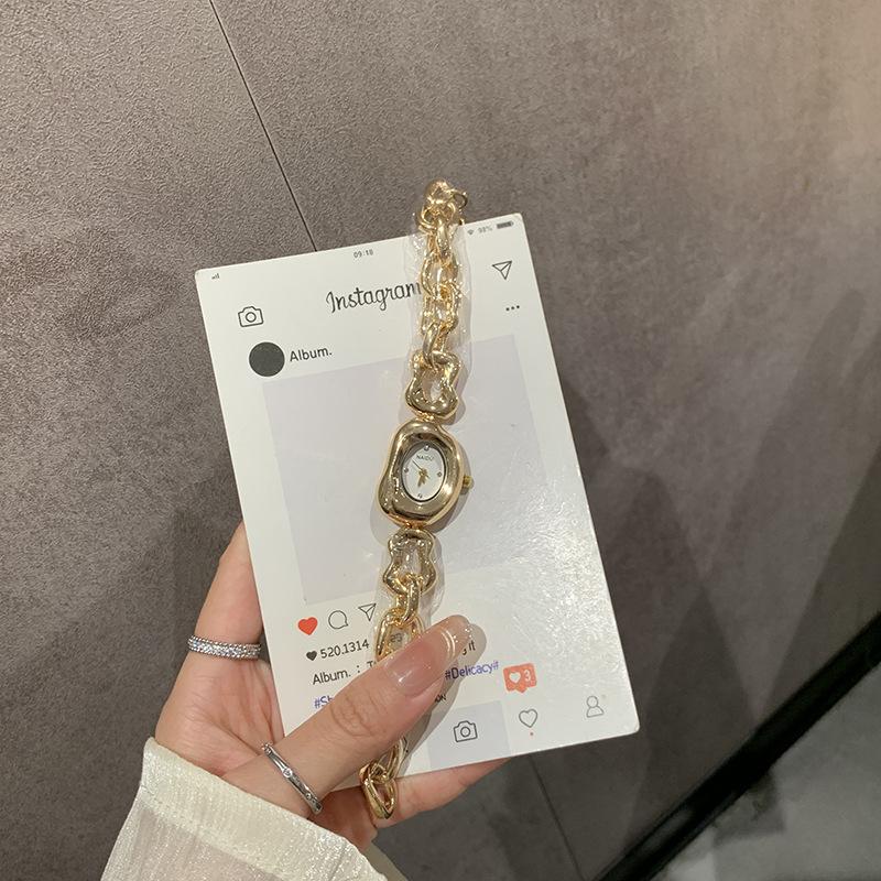Watch Irregular Bracelet Watch Women'S Retro Fashion Personality Light Luxury Exquisite Quartz Women'S Watch