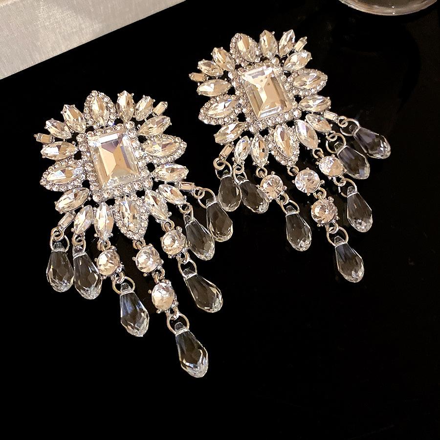 

Heavy industry diamond-encrusted butterfly fringed necklace fashion trend niche design sense collarbone chain banquet wedding accessories