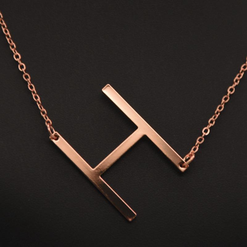 Kvinne 26 engelske bokstaver Ornament Ripple Chain Personlig brevkjede