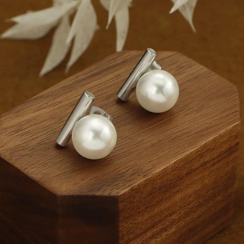 French Imitation Pearl Earrings A Word Metal Studs Retro Simple Temperament Earrings Ins Cold Ear High End Sense Niche Design