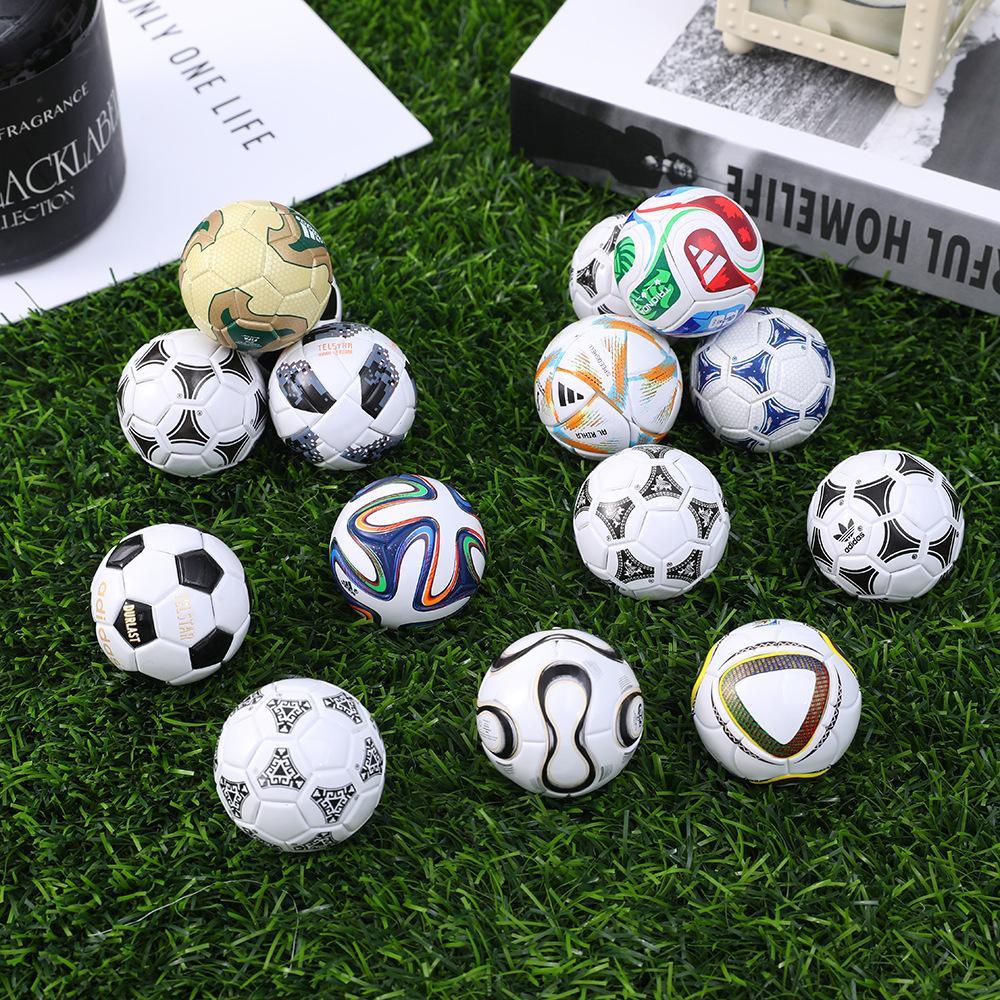 Mini Pallone da Calcio Modello Souvenir Coppa del Mondo Set Regalo Giocattolo di Simulazione Regalo per tifosi Varie Decorazioni da Calcio