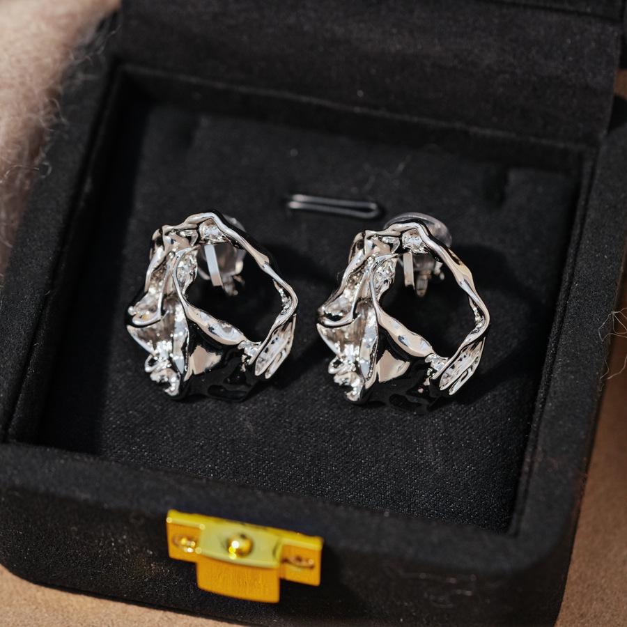 18K Gold Plated Round Metal Ear Cuff - European & American Fashion Niche Earring