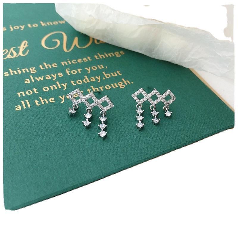 925 Sterling Silver Tårformade Tofsörhängen - Europeisk & Amerikansk Stil, Trendiga Örhängen för Kvinnor, Perfekt Julklapp