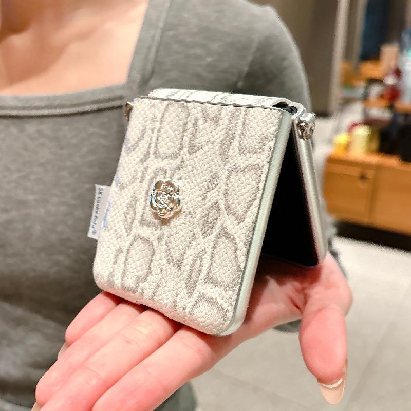 Stylish 3D Python Print Camellia Motorola Razr60 Ultra Drop-Proof Crossbody Lanyard Phone Case