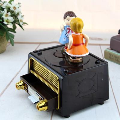 Paar Kuss Spieluhr Geburtstagsgeschenk Partyzubehör Spieluhr DIY Radioform Antik Geschnitzte Spieluhr Heimdeko