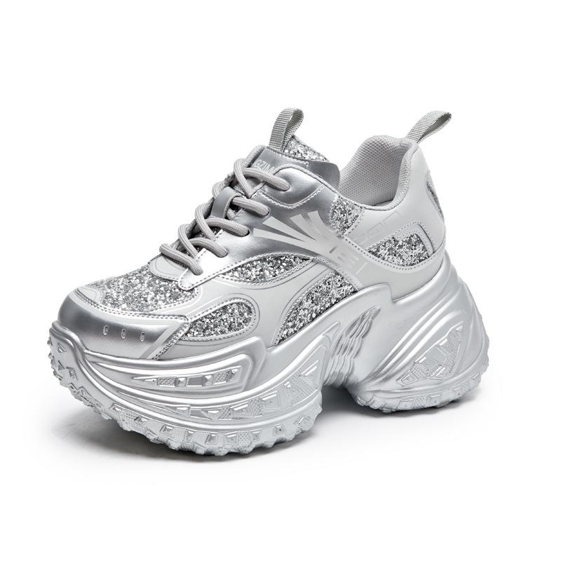 

8523 кроссовки на высокой подошве для женщин 2025 осень новый кожаный универсальный взрывной дышащий супер огонь спортивный досуг маленький белый 39 серебряный