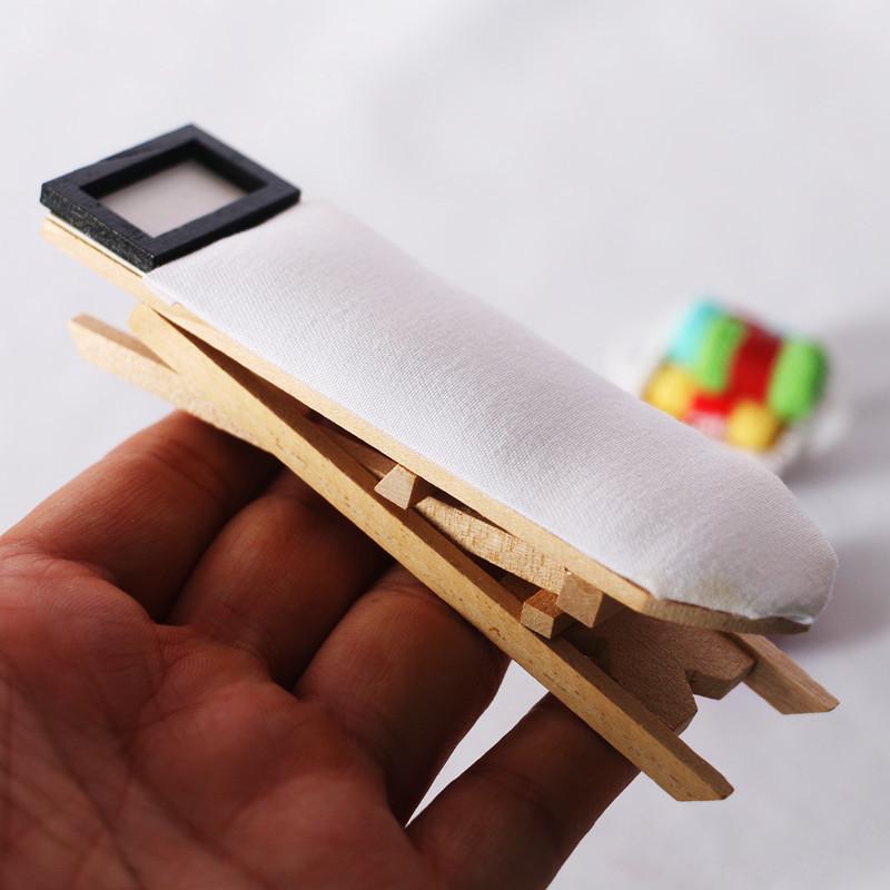 Hochwertiges Mini-Bügeleisen Bügelbrett Puppenhausmöbel Mini-Bastelarbeit Holz-Bügelbrett Szene Miniatur-Puppenhaus Spielzeug Geschenk