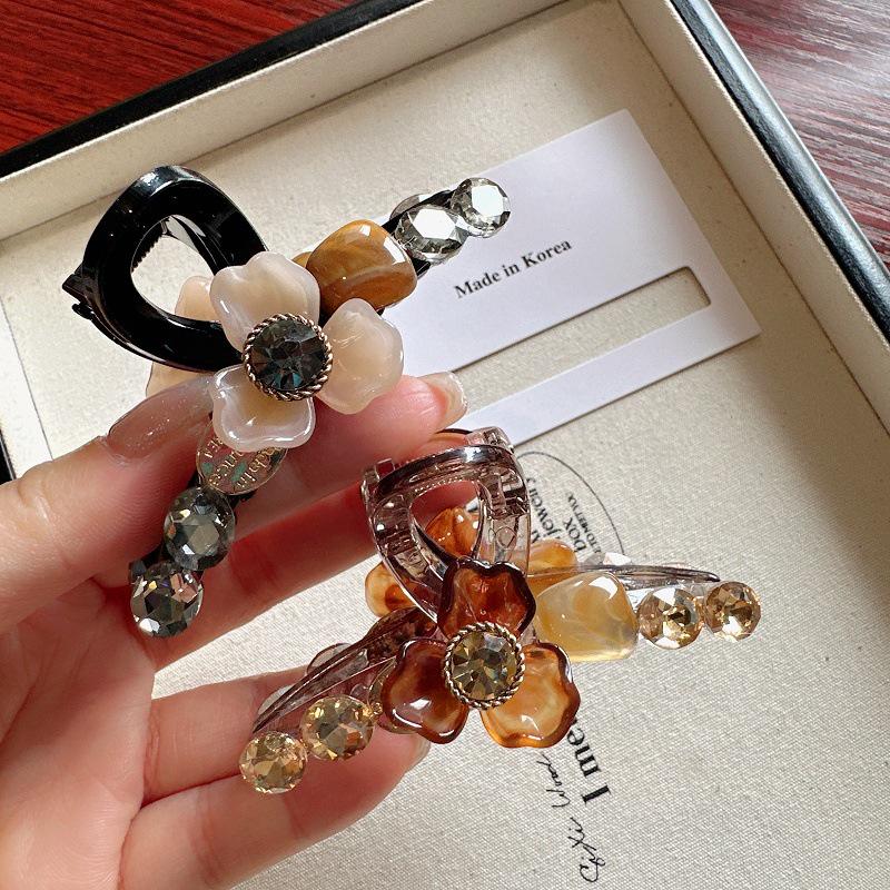 

Korean Luxury Elegant Flower Acrylic Hairpin with Diamond Accents шампанского/алмаз