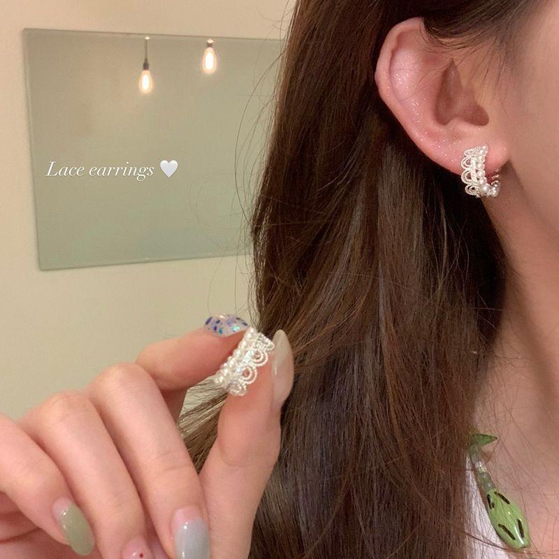 

French Style Elegance Lace Pearl Earrings Ear Clip Female Light Luxury Minority Fancy Stud Earrings Elegant Earring Eardrop Earrings Pair of Lace Crown Ear Buckle