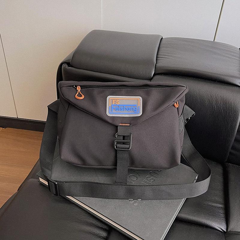 Japanese Satchel Tooling Shoulder Messenger Bag for Men and Women Commuting Joker DailyWear Light Small Bag Mobile Phone Bag Outside Tide