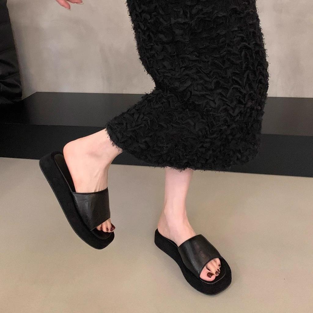 Women's Thick Bottom Slip-On Summer Footwear Black Silver Flat Sandals Casual Leisure Slippers Soft PU Leather Beach Sandals