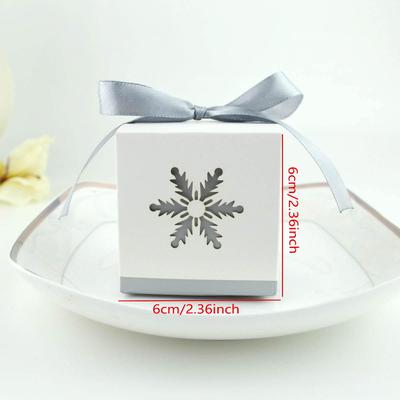 50 Stück Kreative Silberne Papier-Süßigkeitenbox Mit Weißer Schneeflocke Lasergeschnitten Europäischer Stil Dessert Cupcake Box Verpackung Für Zuhause Küche