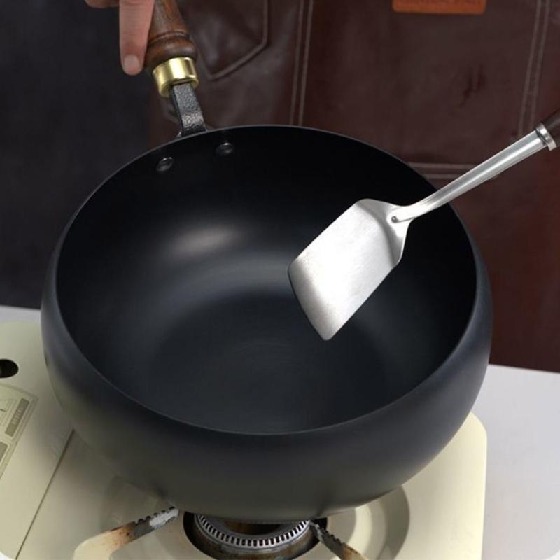 Large Capacity 24cm Chinese Cast Iron Cooking Pan Nonstick Coating For Healthy Frying And Stewing