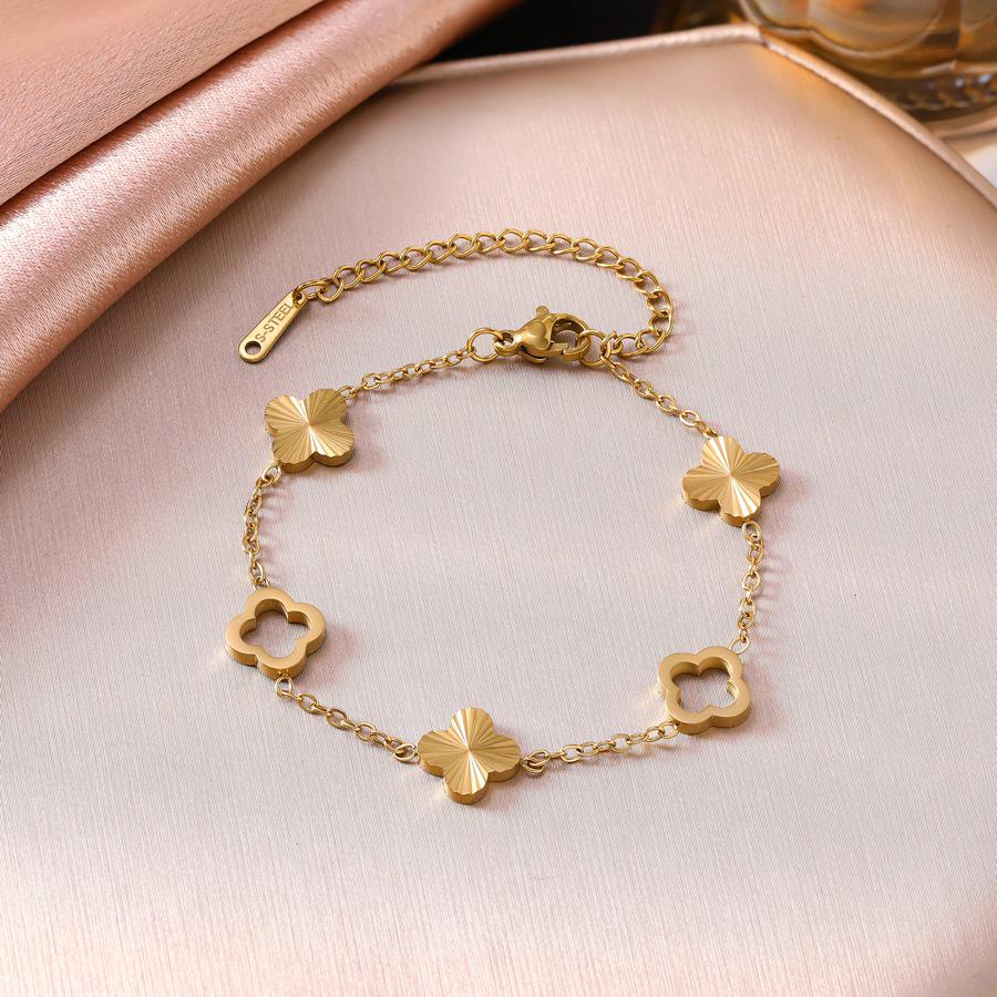 Stylish Four-Leaf Clover Flower Bracelet, Necklace & Earring Set In 18K Titanium Steel