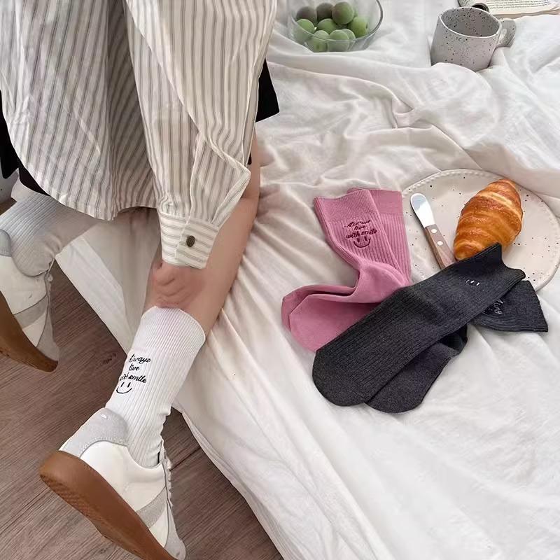 Ladies Fall Fashion New Smiley Face Asymmetric AB Embroidery Medium Tube Pile Cotton Socks