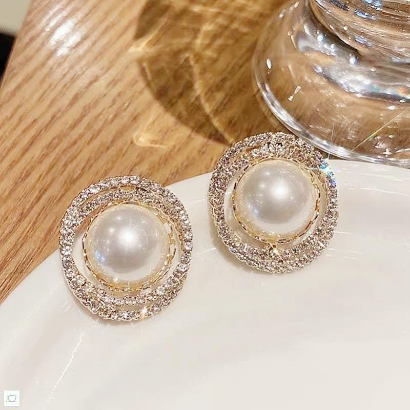 Fashion winding pearl light luxury niche design high sense simple versatile personality exquisite tide earrings