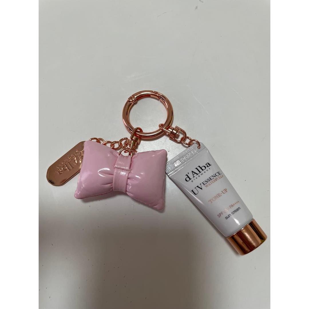 Б/у брелок-шарм d Alba UV Essence, косметичка